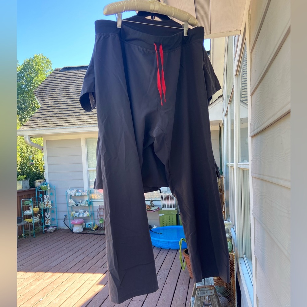 FIGS charcoal XXL Livingston Figs w/ 2XL Catarina XXL 2X